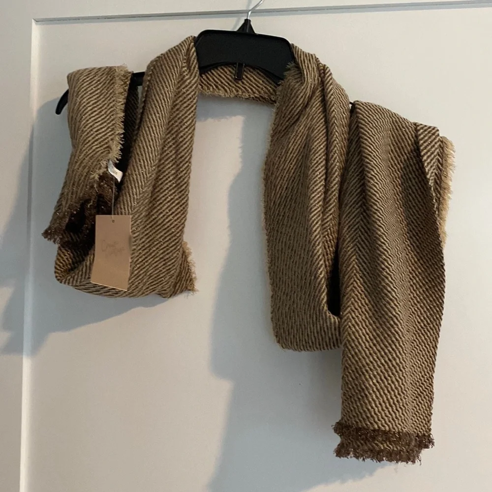 Gold thread fall scarf - Picture 3 of 6